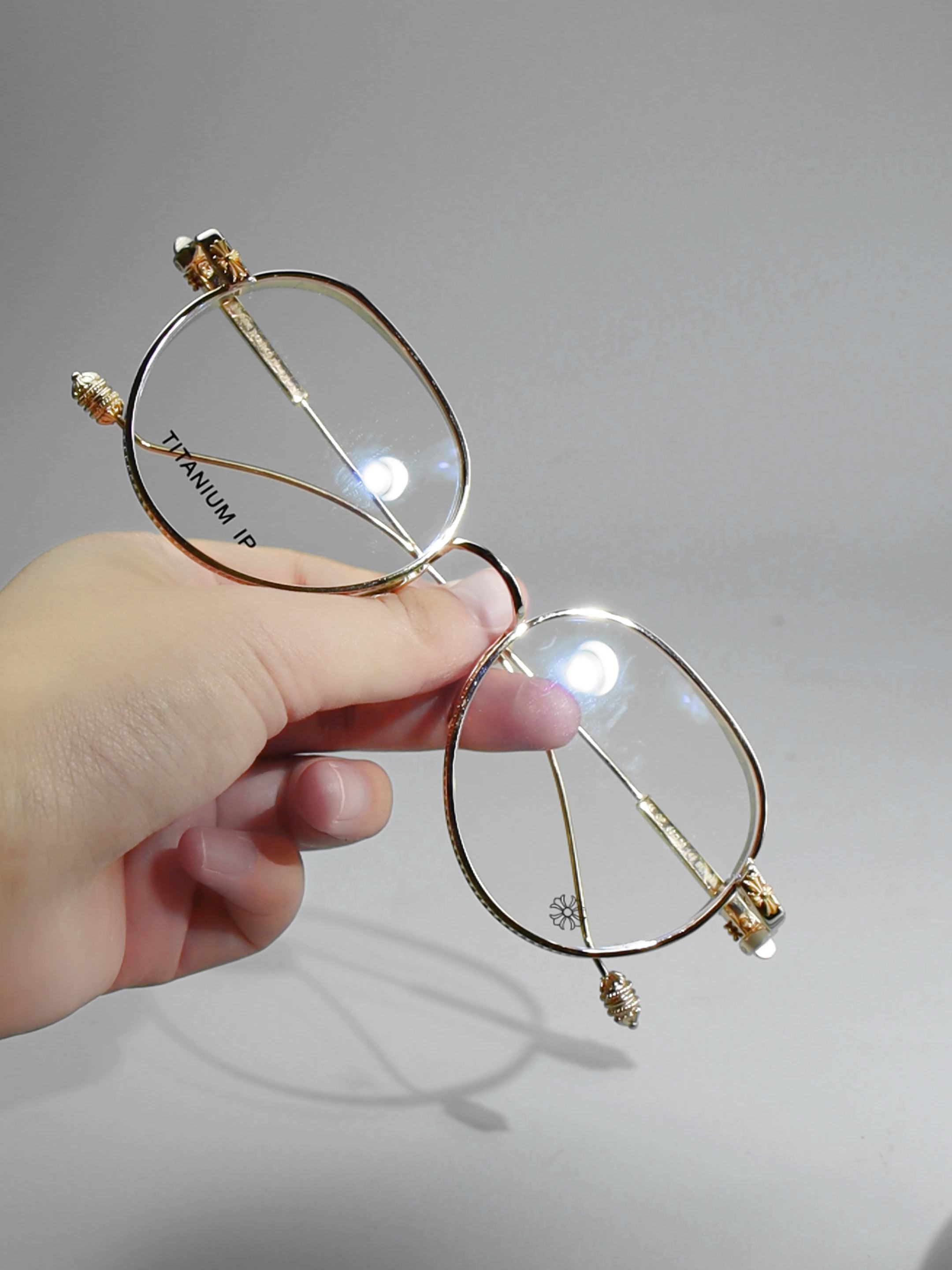 無色眼鏡架也能這么潮？男女全框近視平光眼鏡真的絕了！